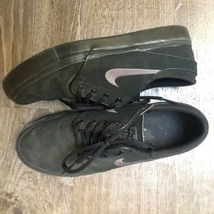 Nike shoes, barely worn. Someone put them to better use! (: